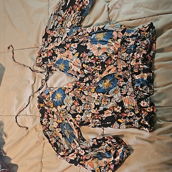 Surplice Floral Crinkle Top - Picture 2 of 5